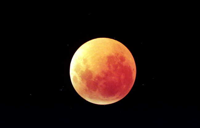 Total eclipse of the Moon, 17 July 2000 - Image 1 - [10.7K]